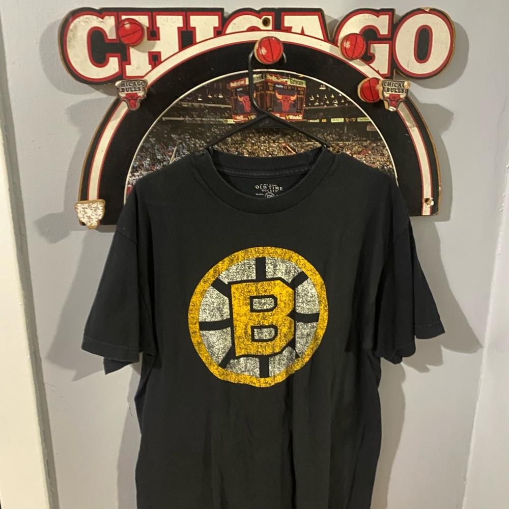 Boston bruins t shirt size large